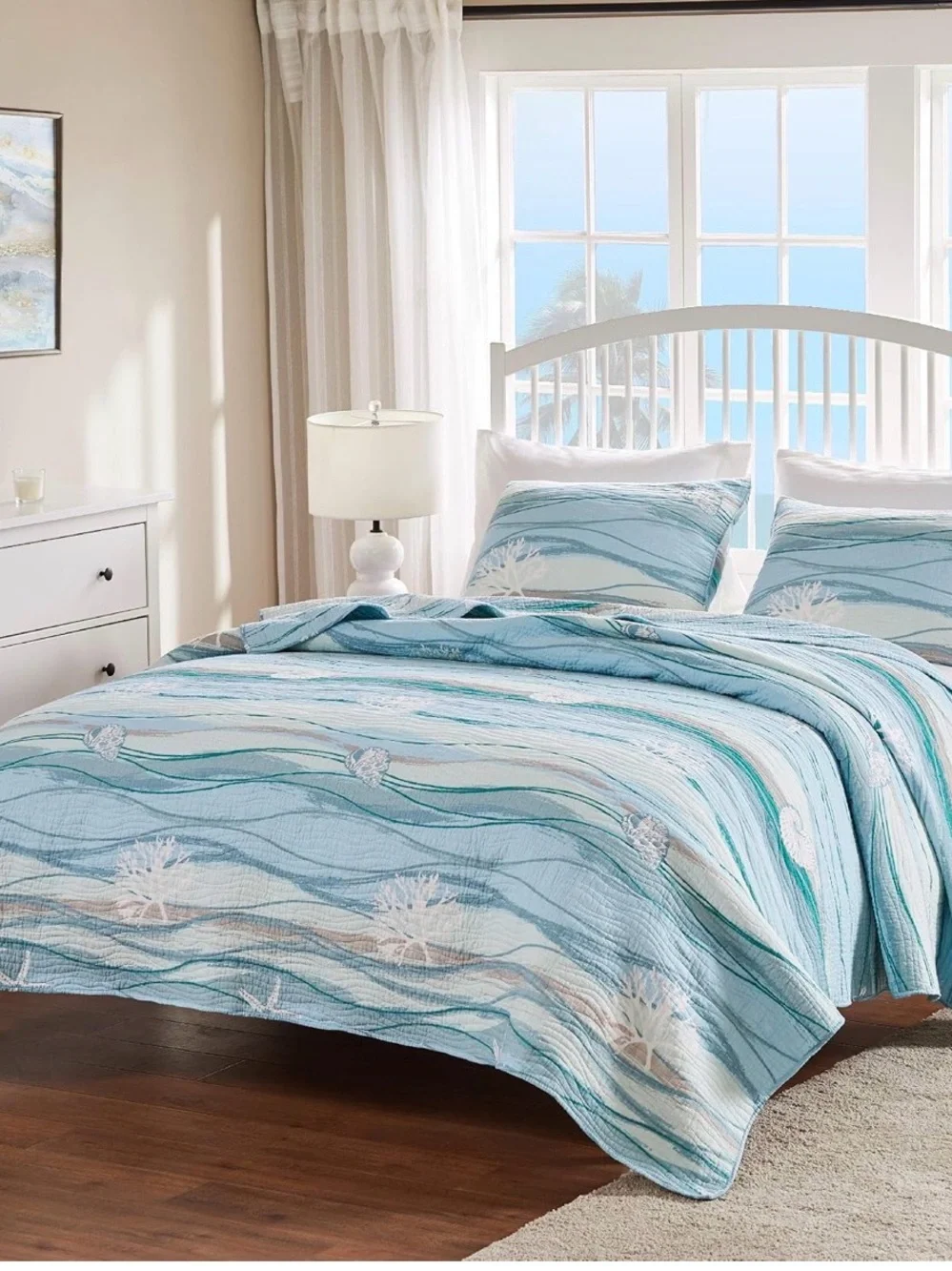 Coastal Wave Reversible Quilt Set - Blue and Cream Maui Queen